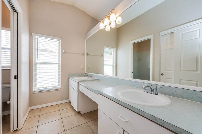 2,085/Mo, 10232 Arrow Creek Rd New Port Richey, FL 34655 Main Bathroom View