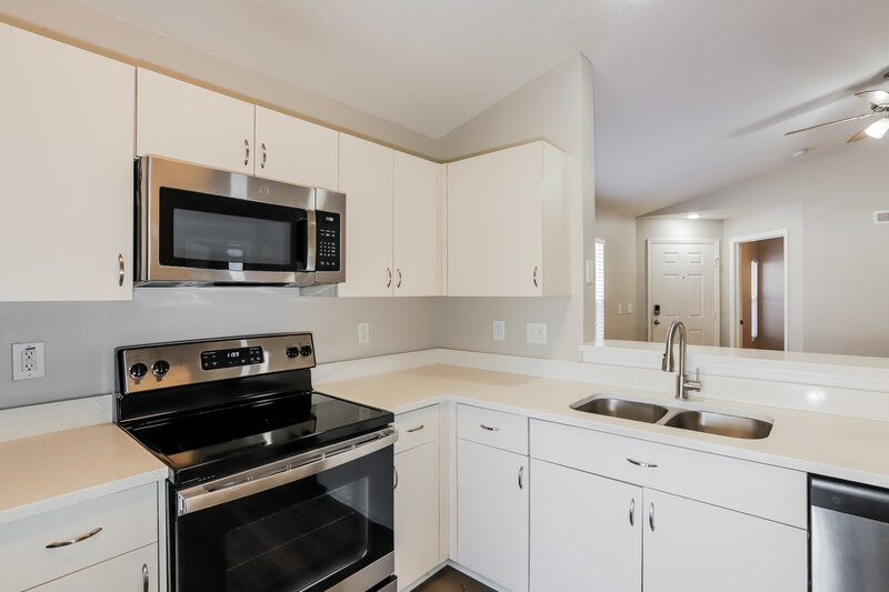 3,740/Mo, 2619 Golden Antler Ln Lutz, FL 33559 Kitchen View 2