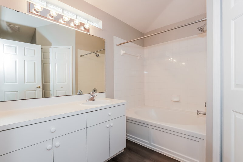 3,740/Mo, 2619 Golden Antler Ln Lutz, FL 33559 Bathroom View