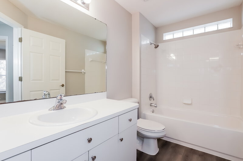 3,740/Mo, 2619 Golden Antler Ln Lutz, FL 33559 Bathroom View 2