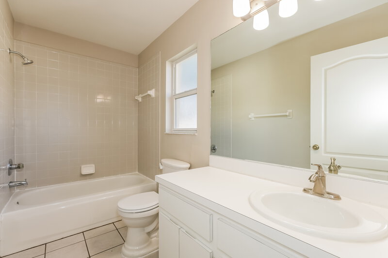 2,080/Mo, 656 Lakemont Dr Brandon, FL 33510 Bathroom View