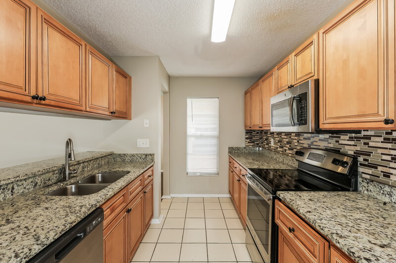 2,515/Mo, 1428 High Knoll Dr Brandon, FL 33511 Kitchen View