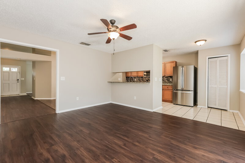 2,515/Mo, 1428 High Knoll Dr Brandon, FL 33511 Family Room View 2