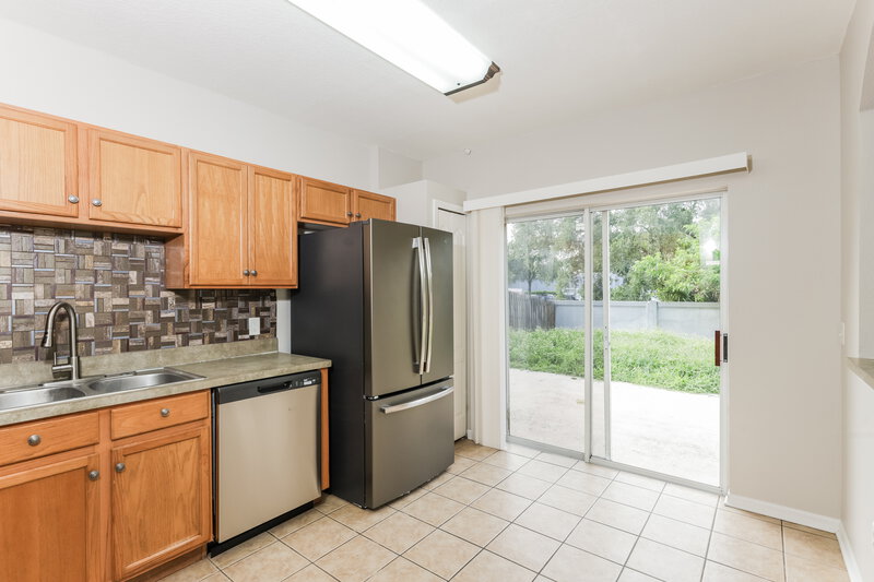 2,410/Mo, 8059 Canterbury Lake Blvd Tampa, FL 33619 Kitchen View 2