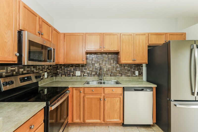 2,410/Mo, 8059 Canterbury Lake Blvd Tampa, FL 33619 Kitchen View 3