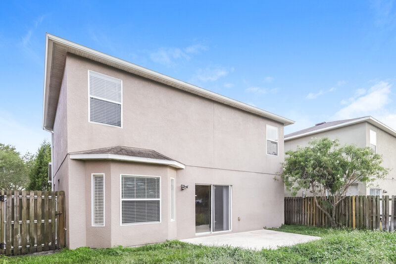 2,410/Mo, 8059 Canterbury Lake Blvd Tampa, FL 33619 Rear View