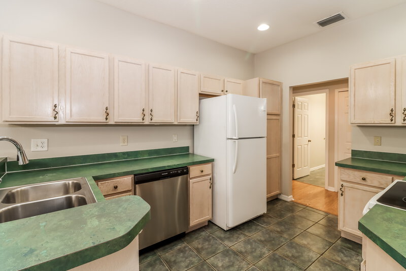 4,840/Mo, 1839 Wood Trail St Tarpon Springs, FL 34689 Kitchen View 2