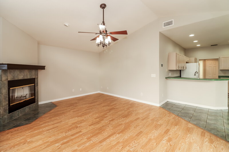 4,840/Mo, 1839 Wood Trail St Tarpon Springs, FL 34689 Den View