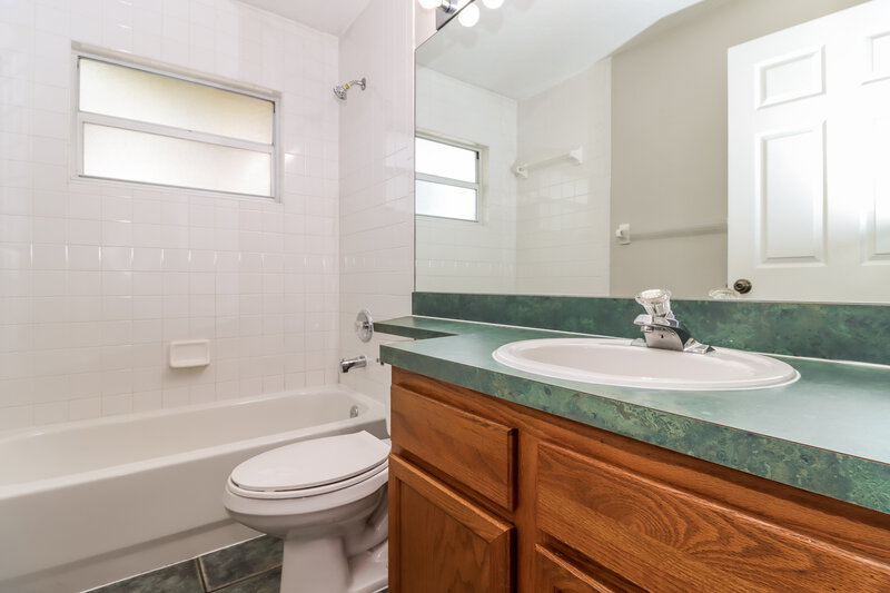 4,840/Mo, 1839 Wood Trail St Tarpon Springs, FL 34689 Bathroom View