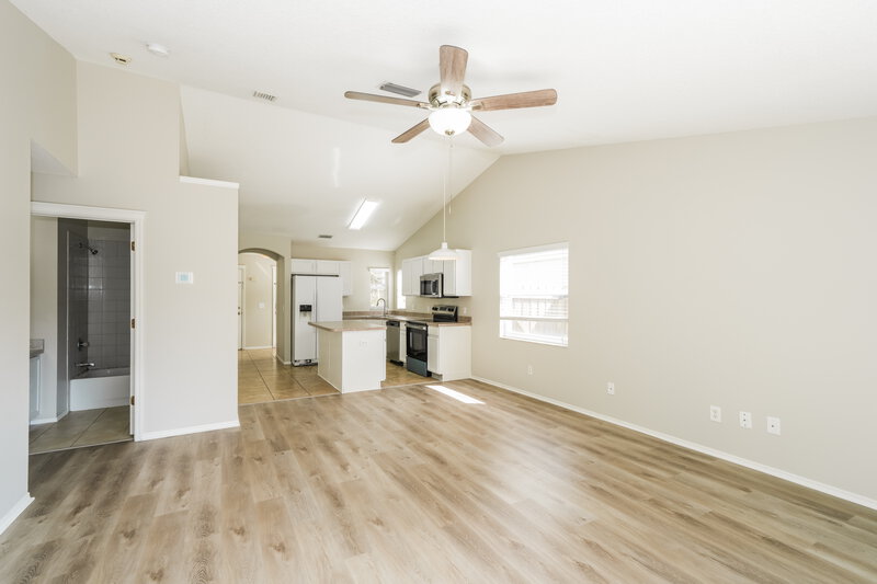 1,935/Mo, 7619 Clovelly Park Pl Apollo Beach, FL 33572 Living Room View 2