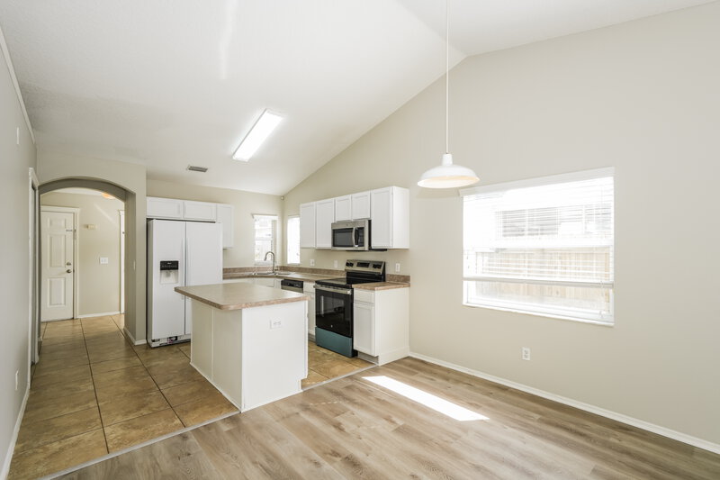 1,935/Mo, 7619 Clovelly Park Pl Apollo Beach, FL 33572 Dining Room View