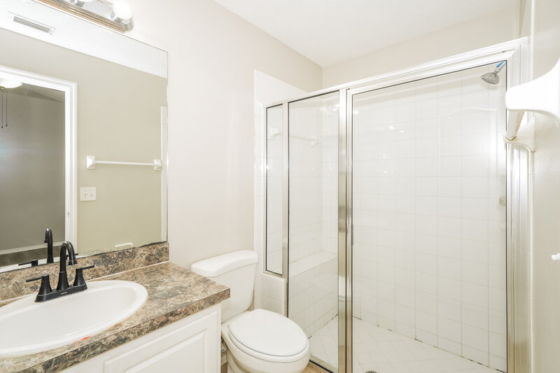 1,935/Mo, 7619 Clovelly Park Pl Apollo Beach, FL 33572 Main Bathroom View