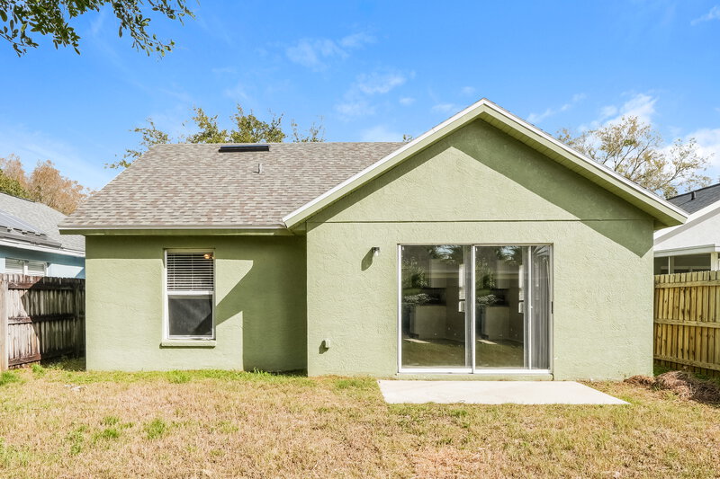 1,935/Mo, 7619 Clovelly Park Pl Apollo Beach, FL 33572 Rear View