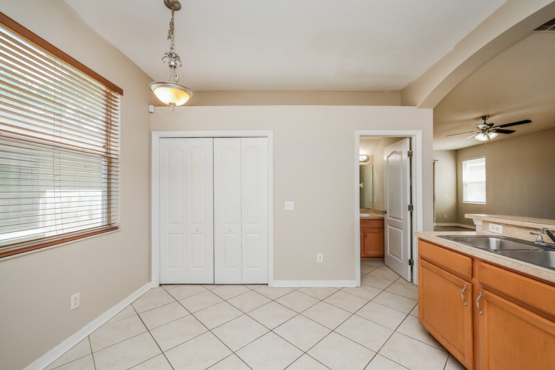 2,075/Mo, 908 Larwood Pine Dr Ruskin, FL 33570 Breakfast Nook View
