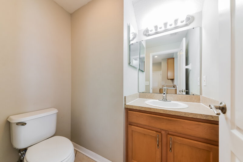 3,780/Mo, 908 Larwood Pine Dr Ruskin, FL 33570 Bathroom View 2