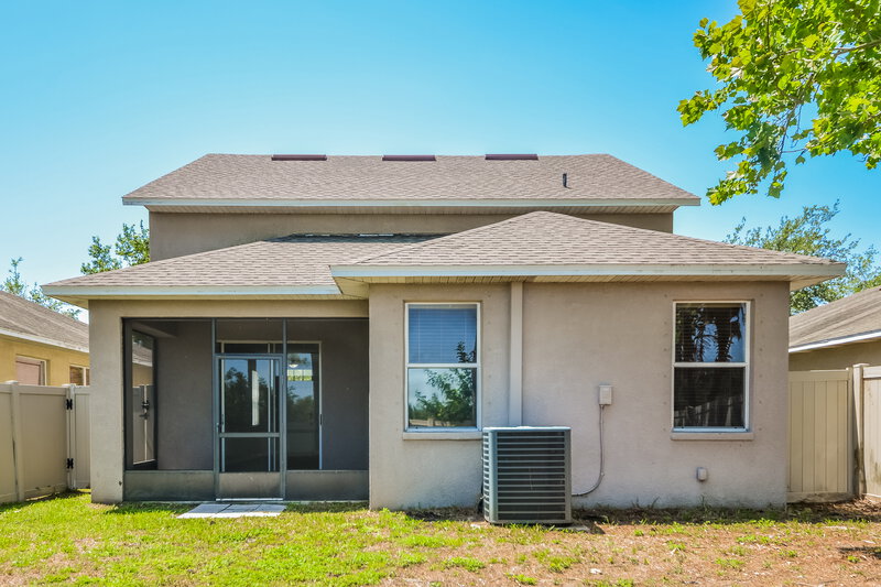 3,780/Mo, 908 Larwood Pine Dr Ruskin, FL 33570 Rear View