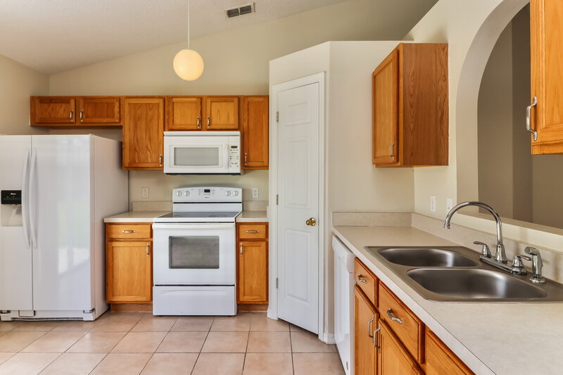 1,975/Mo, 6452 Tabogi Trl Wesley Chapel, FL 33545 Kitchen View