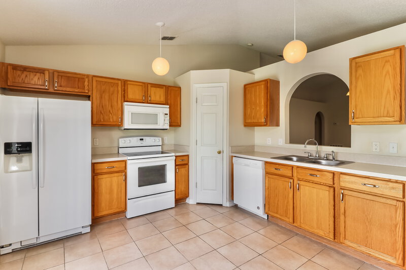 1,975/Mo, 6452 Tabogi Trl Wesley Chapel, FL 33545 Kitchen View 2