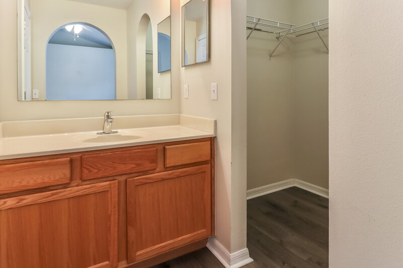 1,975/Mo, 6452 Tabogi Trl Wesley Chapel, FL 33545 Main Bathroom View