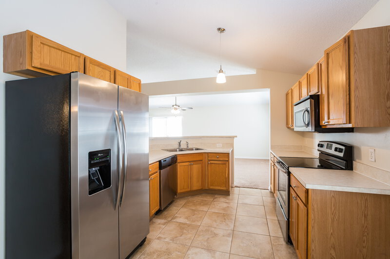 2,455/Mo, 13508 Small Mouth Way Riverview, FL 33569 Kitchen View