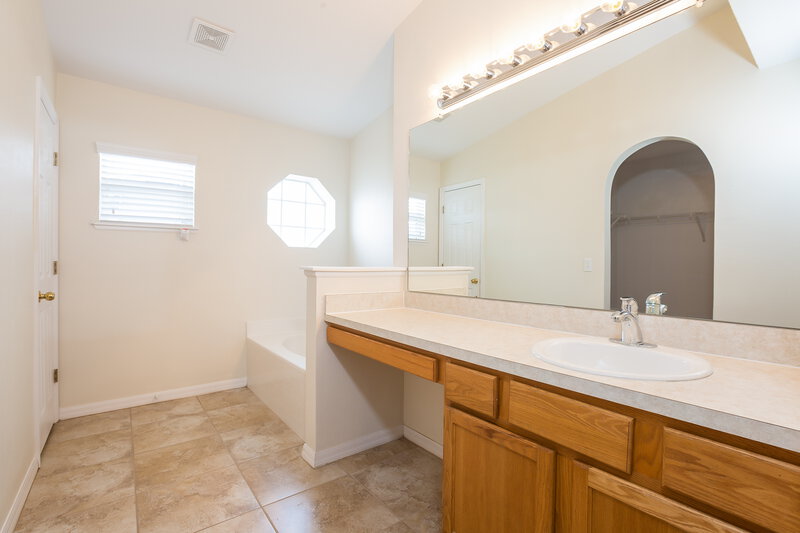 2,455/Mo, 13508 Small Mouth Way Riverview, FL 33569 Master Bathroom View