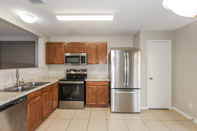 1,885/Mo, 11019 Golden Silence Dr Riverview, FL 33579 Kitchen View 3