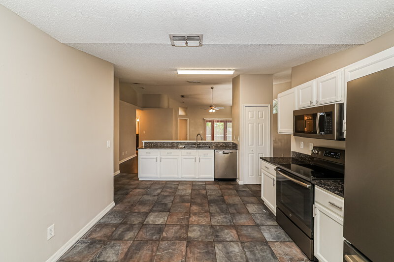 2,265/Mo, 4022 Fontana Pl Valrico, FL 33596 Kitchen View 2