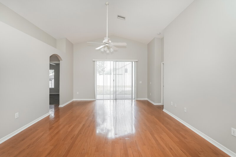 2,335/Mo, 12512 Lake Vista Dr Gibsonton, FL 33534 Living Room View