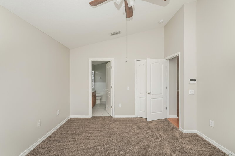 2,335/Mo, 12512 Lake Vista Dr Gibsonton, FL 33534 Main Bedroom View 2