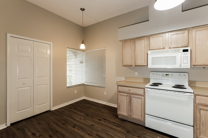 2,215/Mo, 6415 Buckhead Ct Wesley Chapel, FL 33545 Kitchen View 2