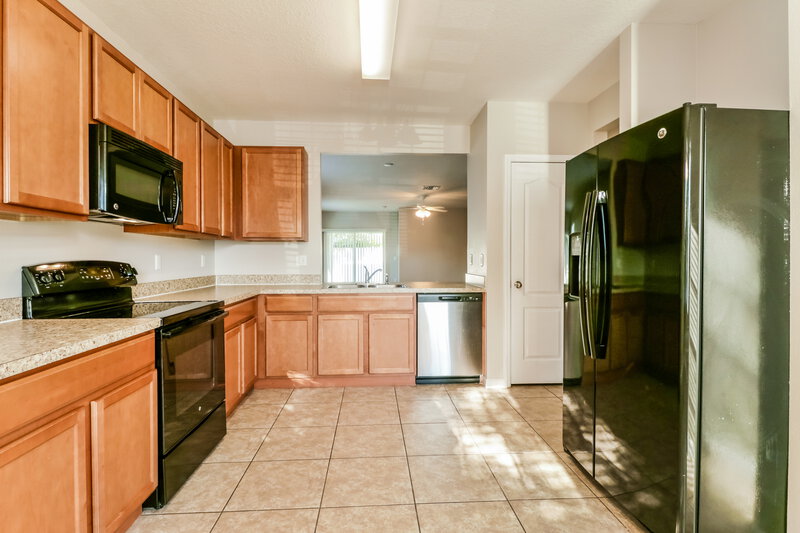 2,010/Mo, 6215 Merrifield Dr Zephyrhills, FL 33541 Kitchen View