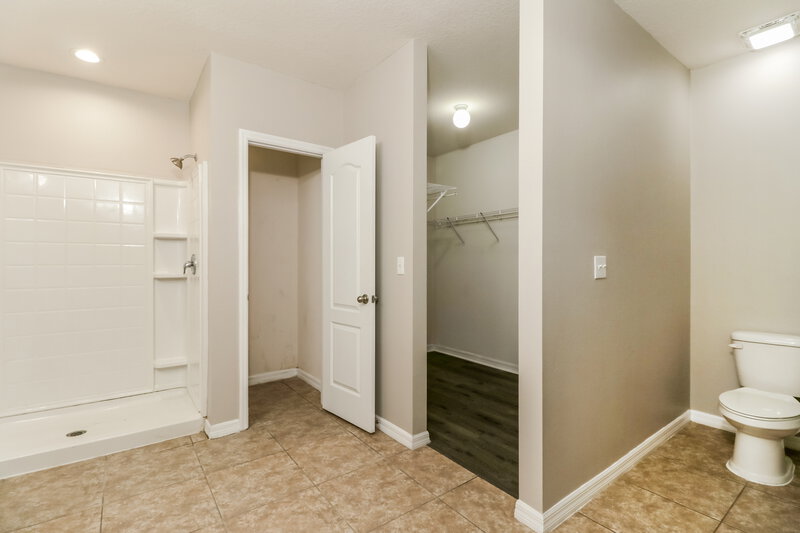 2,010/Mo, 6215 Merrifield Dr Zephyrhills, FL 33541 Main Bathroom View