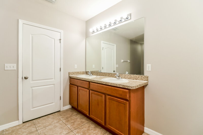 2,010/Mo, 6215 Merrifield Dr Zephyrhills, FL 33541 Main Bathroom View 2