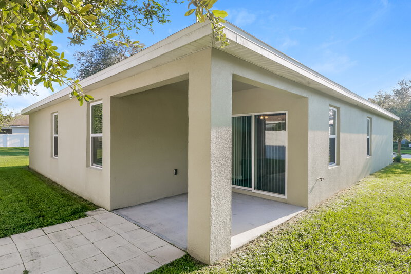 2,010/Mo, 6215 Merrifield Dr Zephyrhills, FL 33541 Rear View