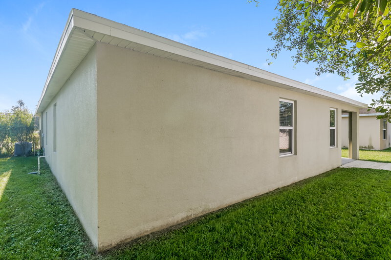 2,010/Mo, 6215 Merrifield Dr Zephyrhills, FL 33541 Rear View 2