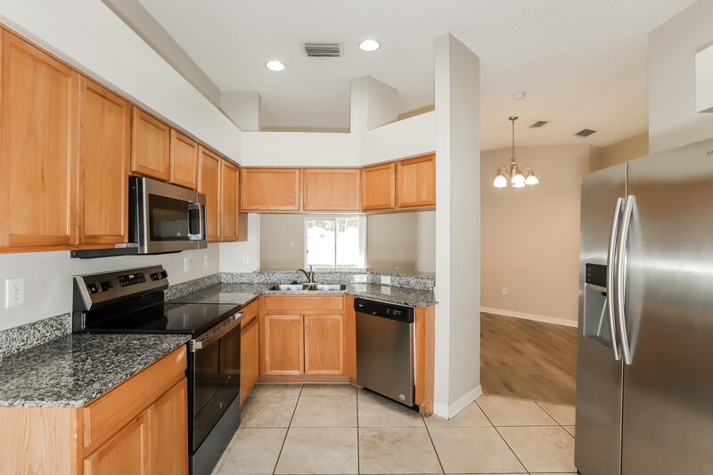 2,270/Mo, 11035 Whittney Chase Dr Riverview, FL 33579 Kitchen View