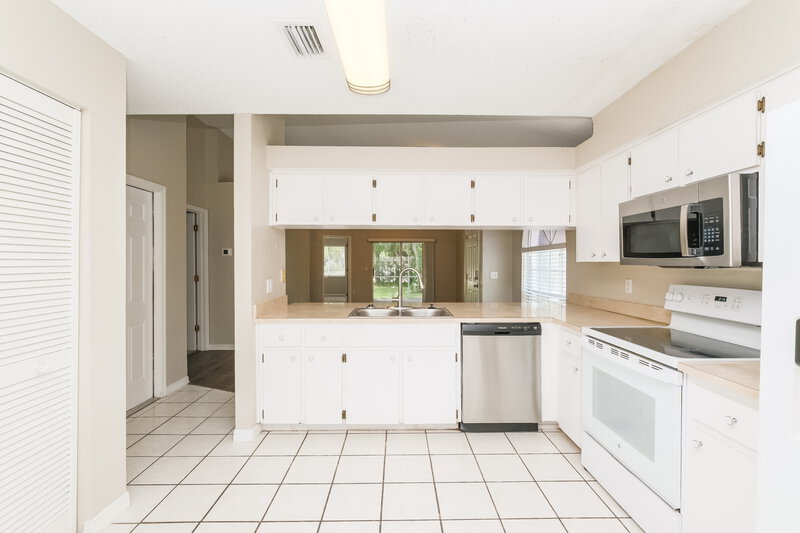 1,720/Mo, 7915 Barclay Rd New Port Richey, FL 34654 Kitchen View
