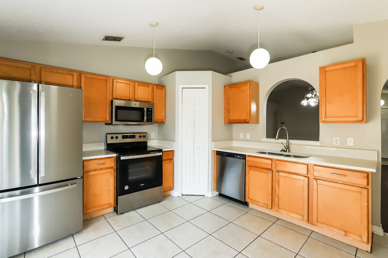 1,930/Mo, 11508 Ivy Flower Loop Riverview, FL 33578 Kitchen View