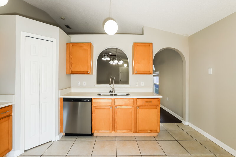 1,930/Mo, 11508 Ivy Flower Loop Riverview, FL 33578 Kitchen View 2