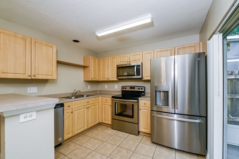 2,160/Mo, 548 Summer Sails Dr Valrico, FL 33594 Kitchen View