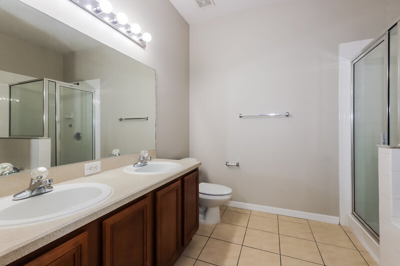 2,075/Mo, 2503 Silvermoss Dr Wesley Chapel, FL 33544 Main Bathroom View