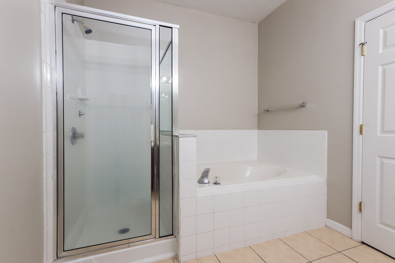 2,075/Mo, 2503 Silvermoss Dr Wesley Chapel, FL 33544 Main Bathroom View 2