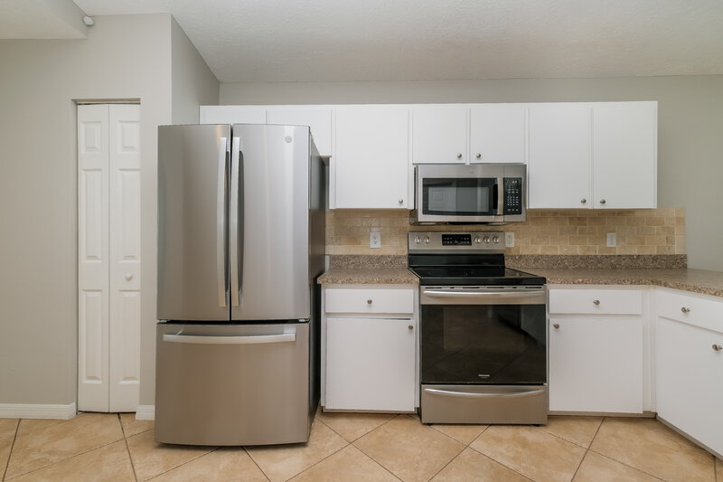 1,765/Mo, 11027 Kenmore Dr New Port Richey, FL 34654 Kitchen View 2