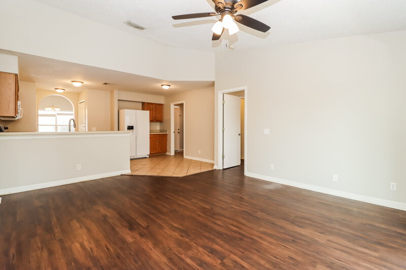 2,090/Mo, 13330 Prestwick Dr Riverview, FL 33579 Living Room View 2