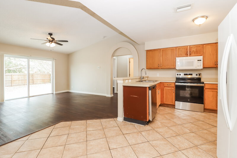 2,090/Mo, 13330 Prestwick Dr Riverview, FL 33579 Kitchen View 2