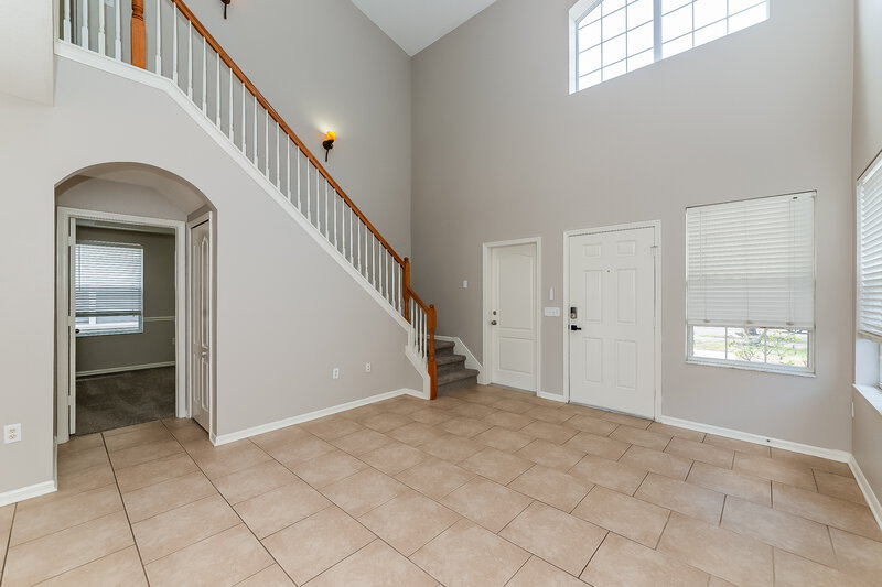 2,325/Mo, 12621 Evington Point Dr Riverview, FL 33579 Living Room View 2