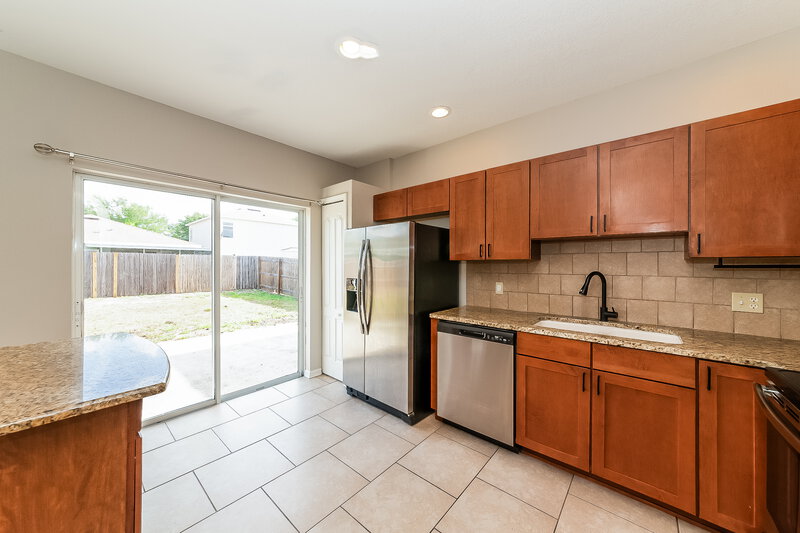 2,325/Mo, 12621 Evington Point Dr Riverview, FL 33579 Kitchen View