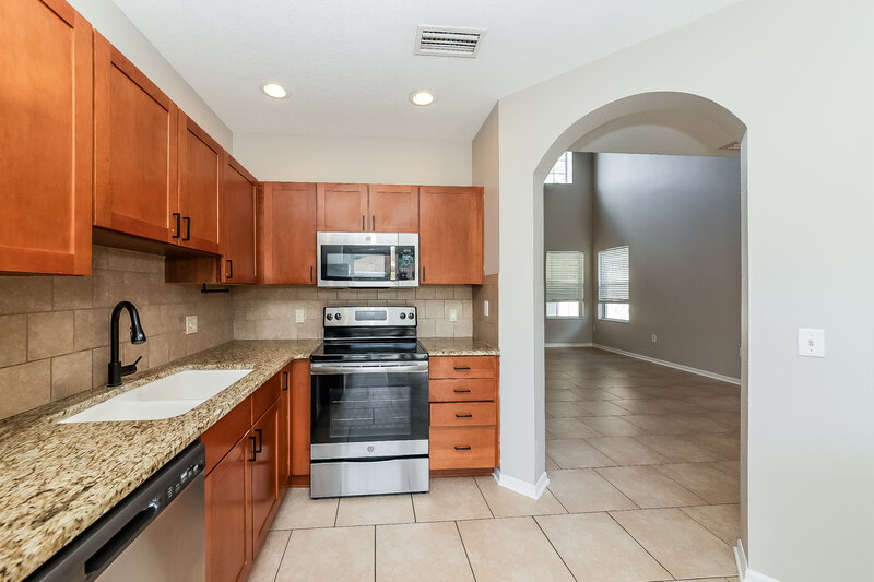 2,325/Mo, 12621 Evington Point Dr Riverview, FL 33579 Kitchen View 2