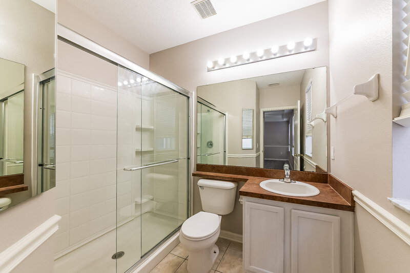 2,325/Mo, 12621 Evington Point Dr Riverview, FL 33579 Main Bathroom View