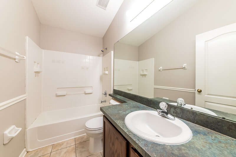 2,325/Mo, 12621 Evington Point Dr Riverview, FL 33579 Bathroom View